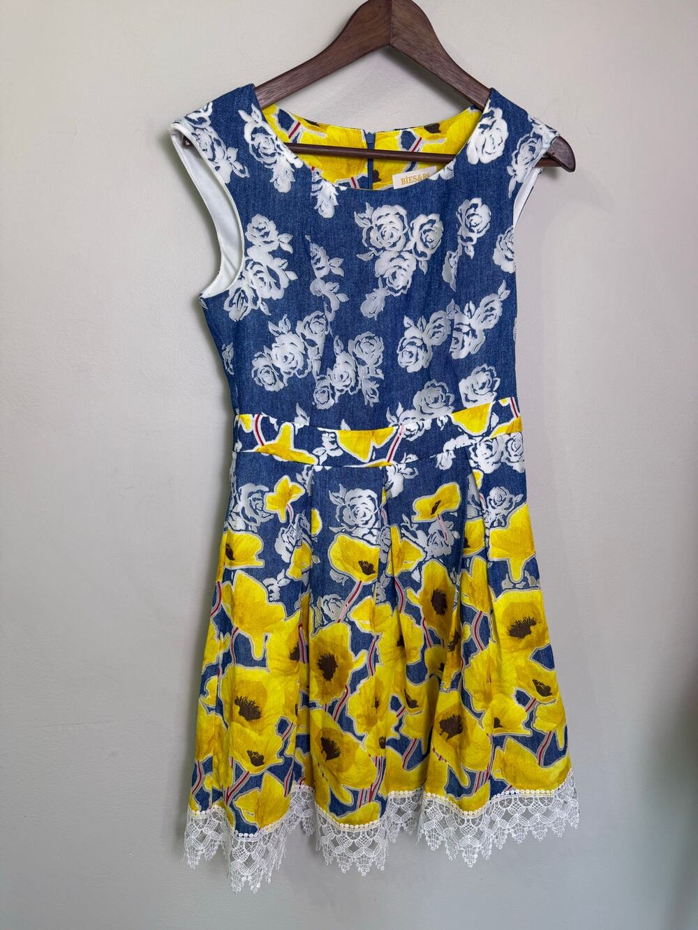 BIESS&R Floral Fit & Flare Dress Sz 38 Lace Hem Retro Cottagecore Y2K